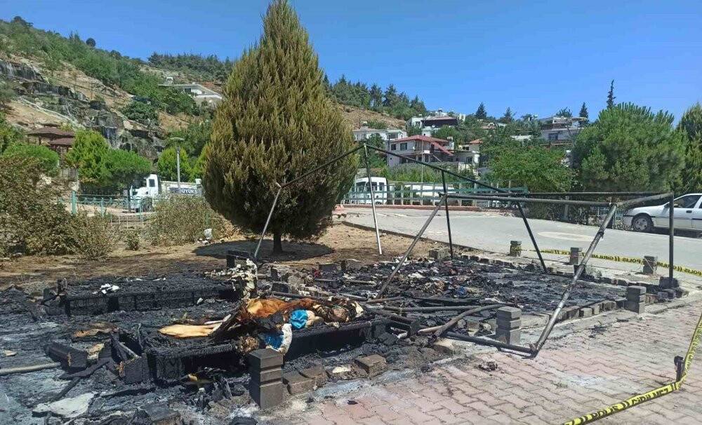 Esnafın önce iş yeri yağmalandı, sonra çadırı yakıldı