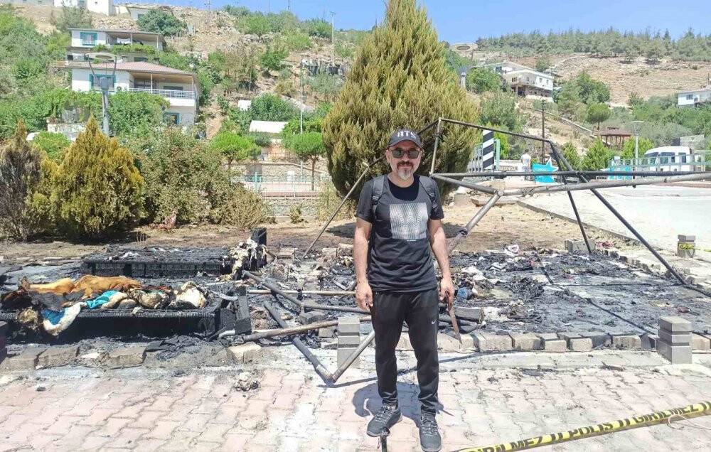 Esnafın önce iş yeri yağmalandı, sonra çadırı yakıldı