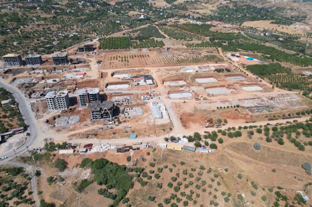 Depremzedelerin konutları hızla yükseliyor, örnek daireler ortaya çıkıyor