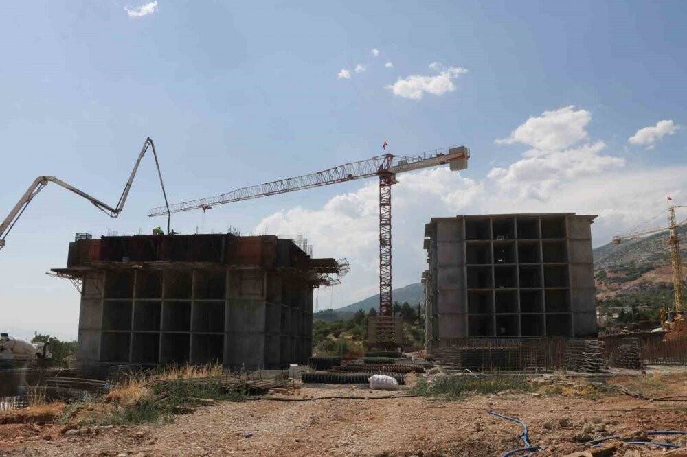 Depremzedelerin konutları hızla yükseliyor, örnek daireler ortaya çıkıyor