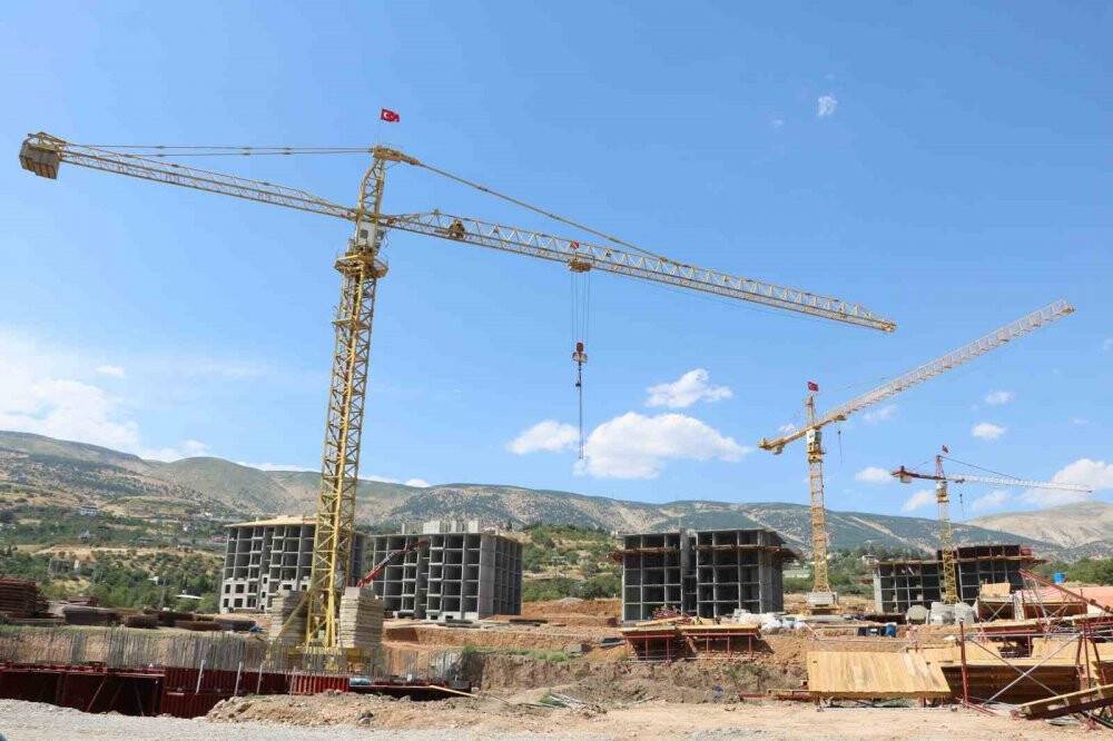 Depremzedelerin konutları hızla yükseliyor, örnek daireler ortaya çıkıyor