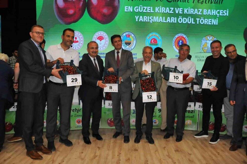 Konya’da 9. Akşehir Kirazı Kültür ve Sanat Festivali yapıldı