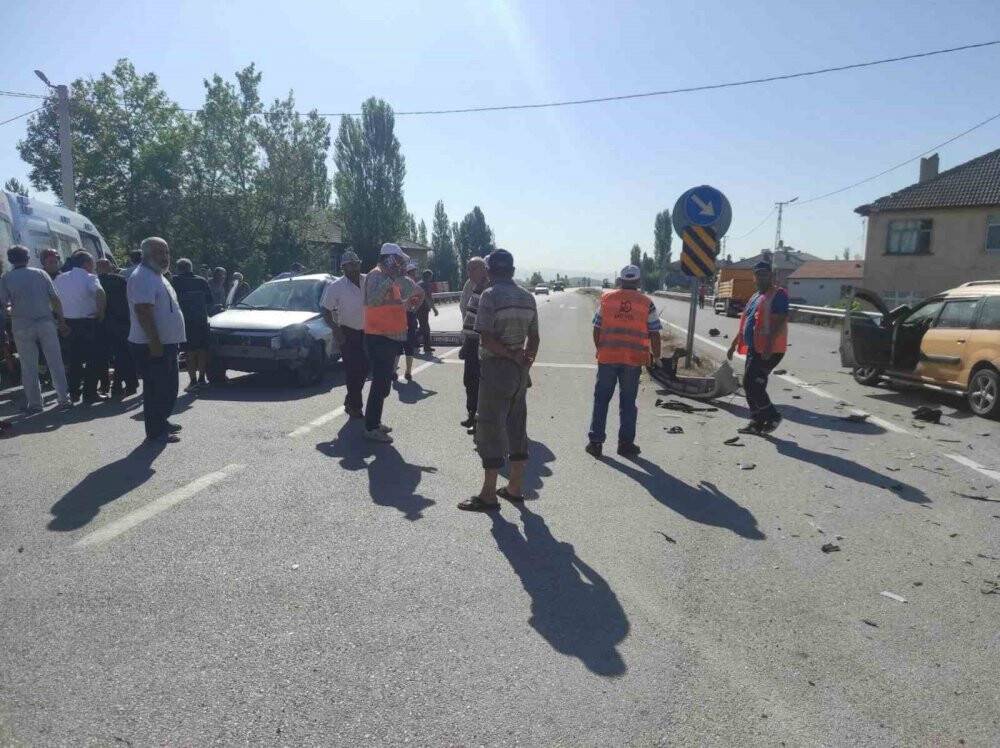 Konya’da taksi ile otomobil çarpıştı: 1 ölü, 1 yaralı