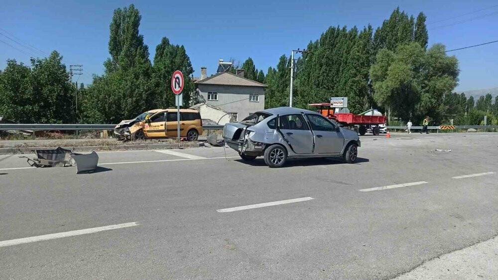 Konya’da taksi ile otomobil çarpıştı: 1 ölü, 1 yaralı