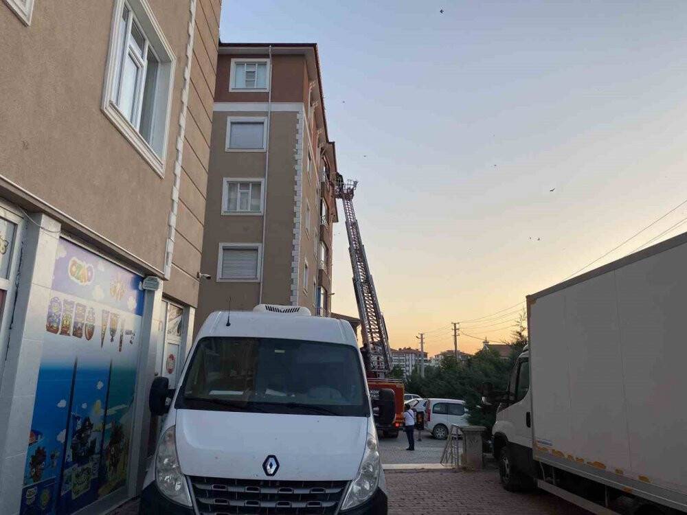 Kulu'da anahtarı olmayan genç evine itfaiye merdiveniyle girdi