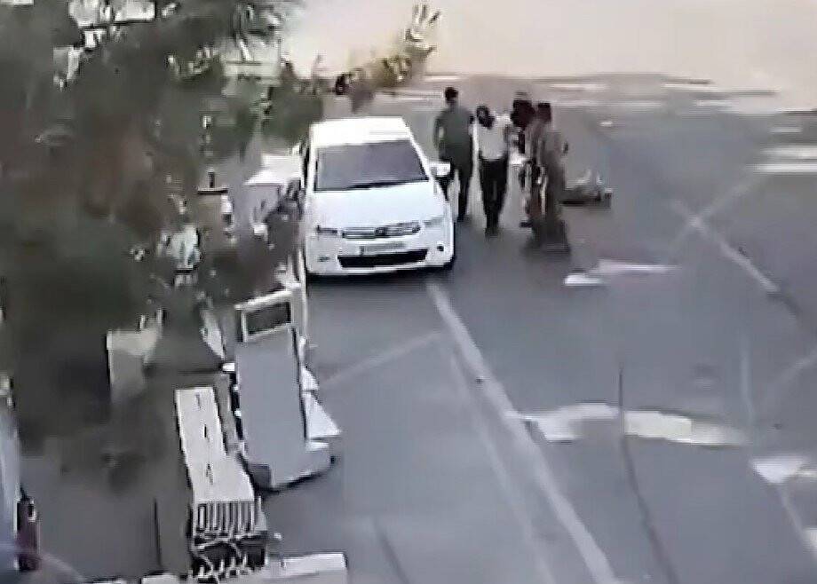 Polis, nefes borusu tıkanan sürücüyü heimlich manevrası ile böyle kurtardı
