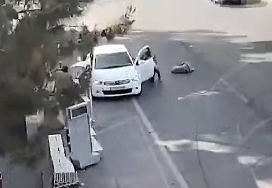 Polis, nefes borusu tıkanan sürücüyü heimlich manevrası ile böyle kurtardı