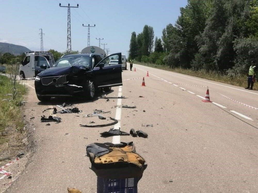Otomobili ile pat pat çarpıştı: 1 ölü, 3 yaralı