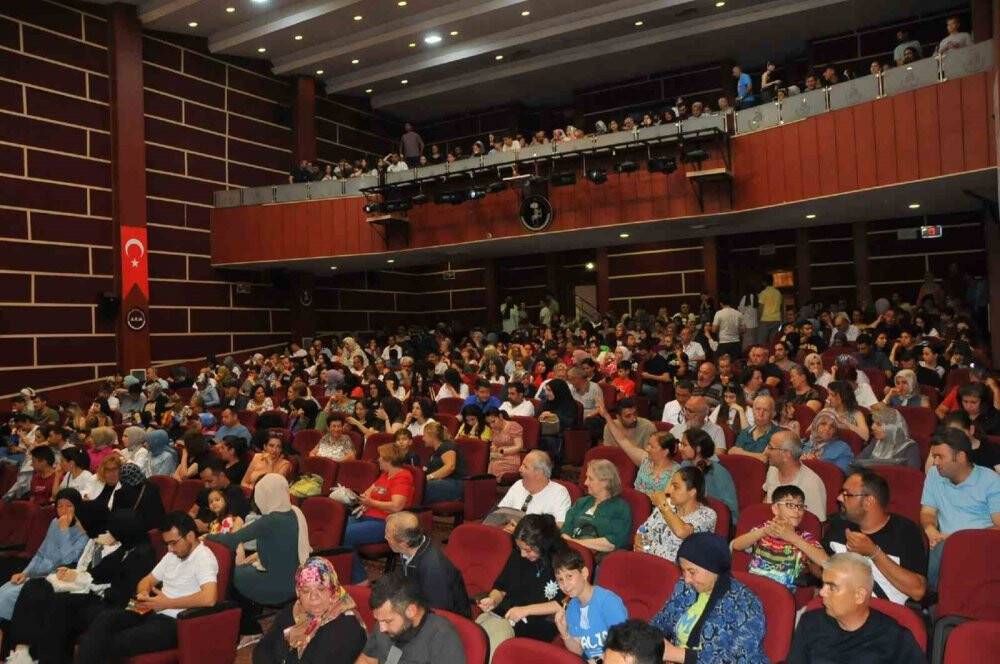 Paraya Hayır oyunu Akşehirlilerle buluştu