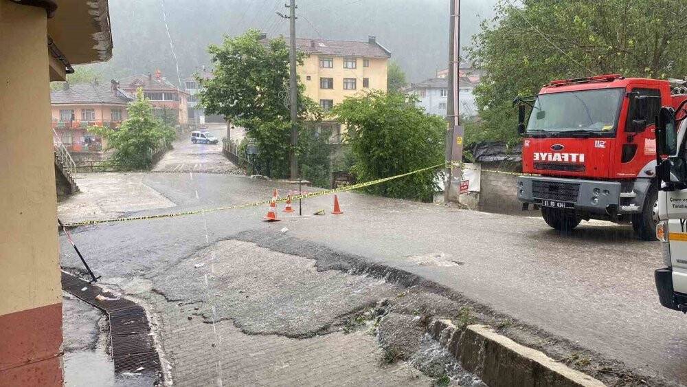 Düzce ve Zonguldak'ta su taşkınları yaşanıyor