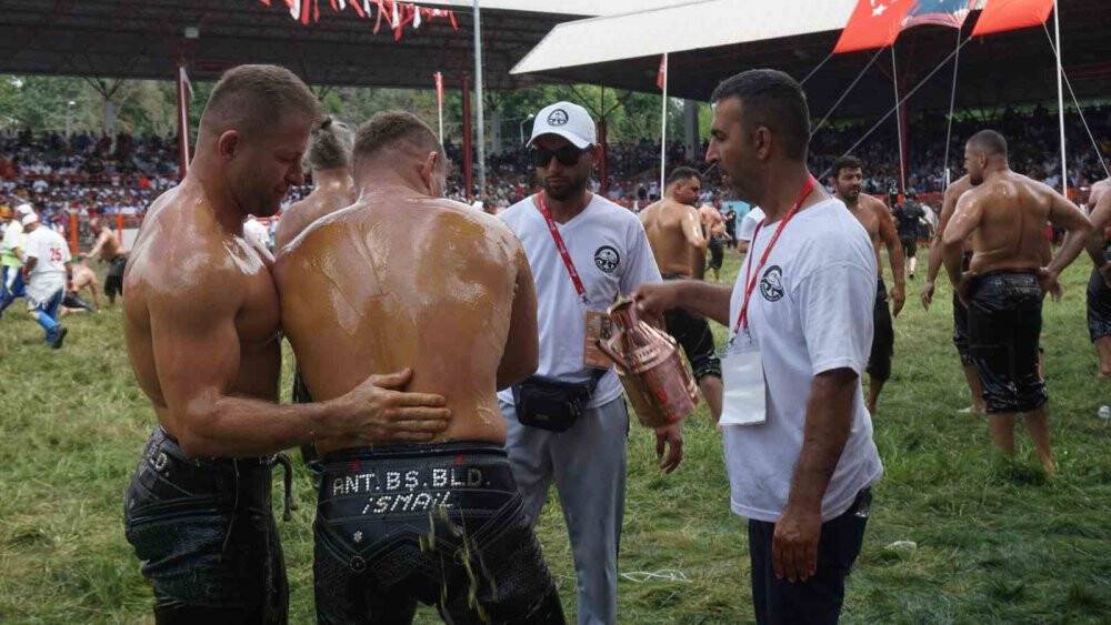 Güreş sevdalısı çift 20 yıldır Kırkpınar’dan vazgeçemiyor