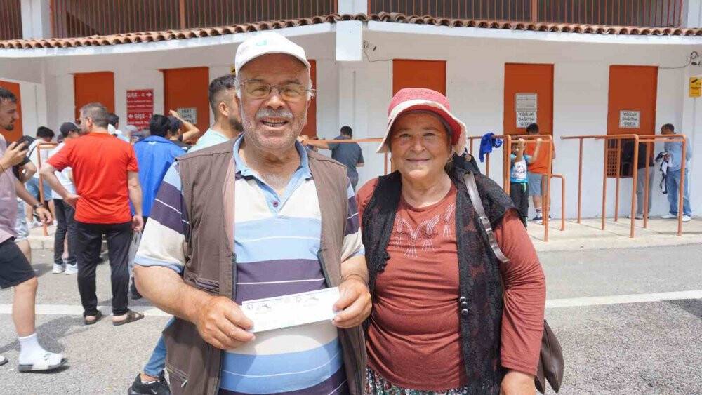 Güreş sevdalısı çift 20 yıldır Kırkpınar’dan vazgeçemiyor