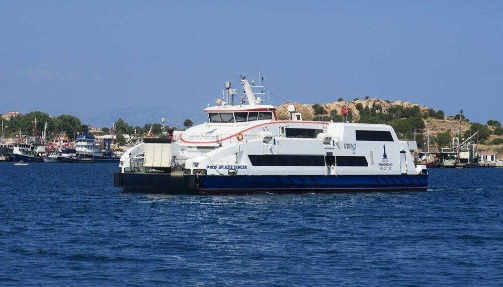 İzmir’de arabalı vapur seferleri yeniden başladı