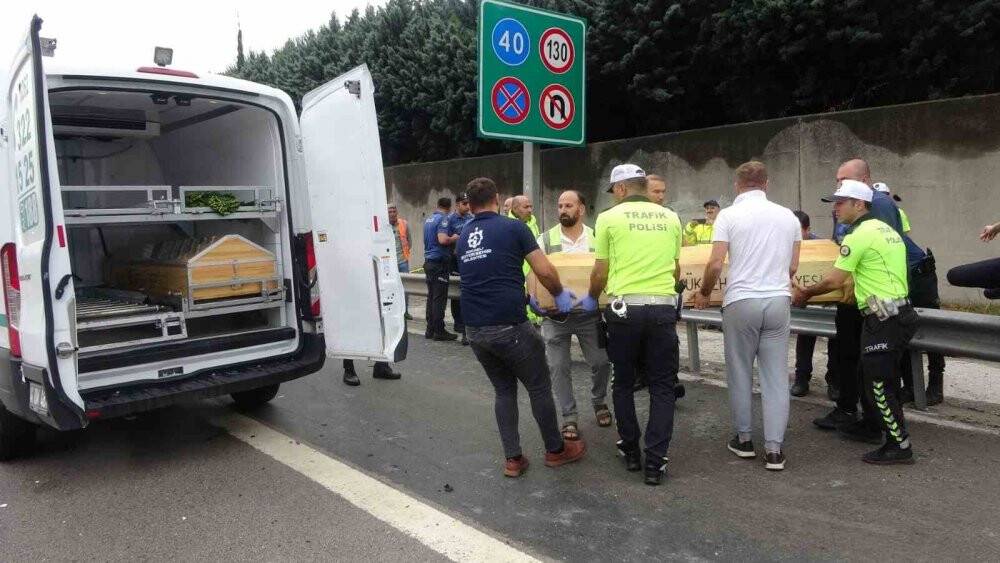 TEM’de kazaya karışan otomobil hurdaya döndü: 1 ölü, 1 yaralı