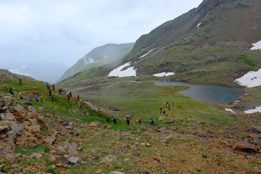 Artabel Gölleri 85 dağcıya aynı günde 4 mevsimi yaşattı