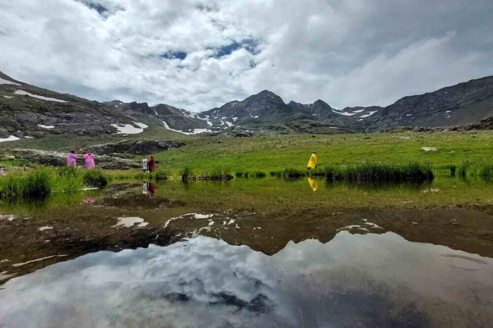 Artabel Gölleri 85 dağcıya aynı günde 4 mevsimi yaşattı