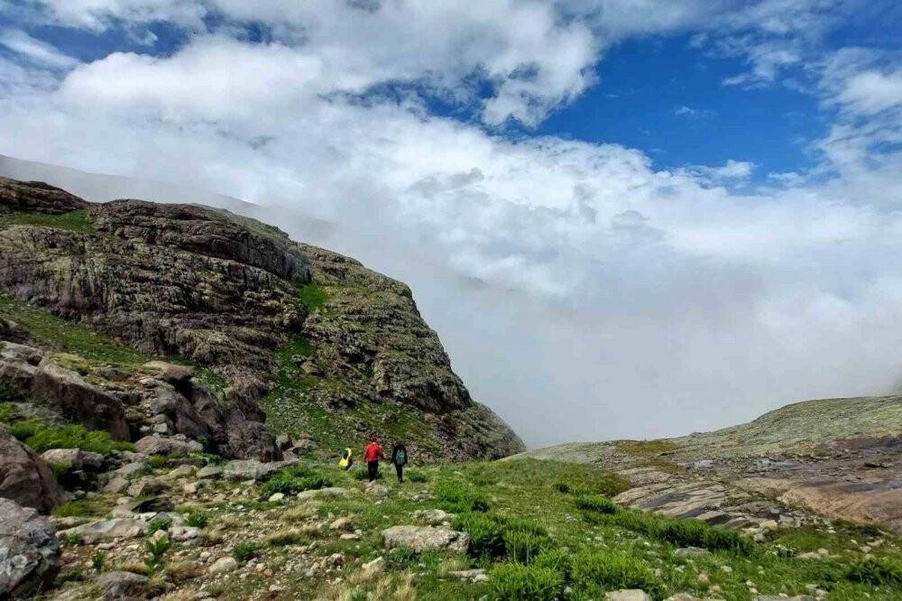 Artabel Gölleri 85 dağcıya aynı günde 4 mevsimi yaşattı