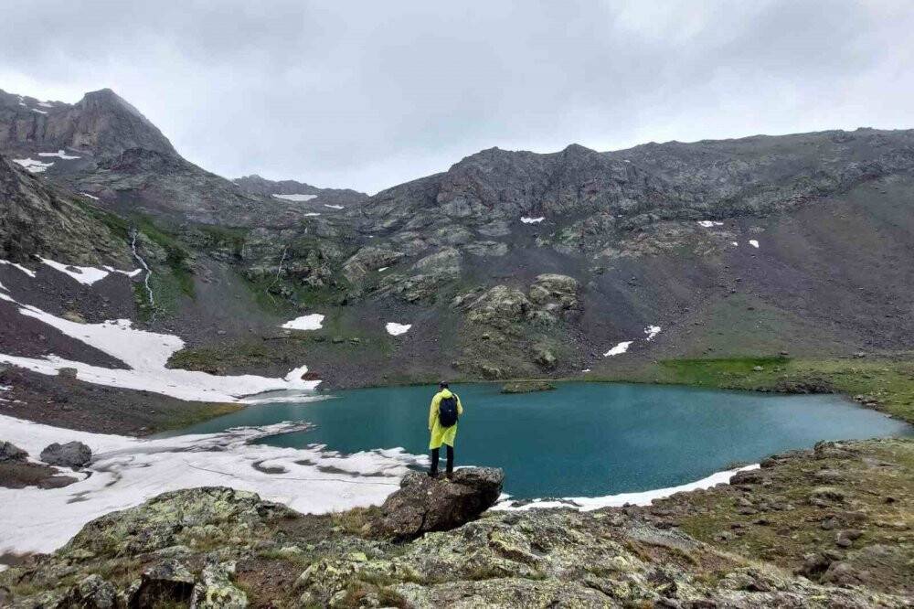 Artabel Gölleri 85 dağcıya aynı günde 4 mevsimi yaşattı