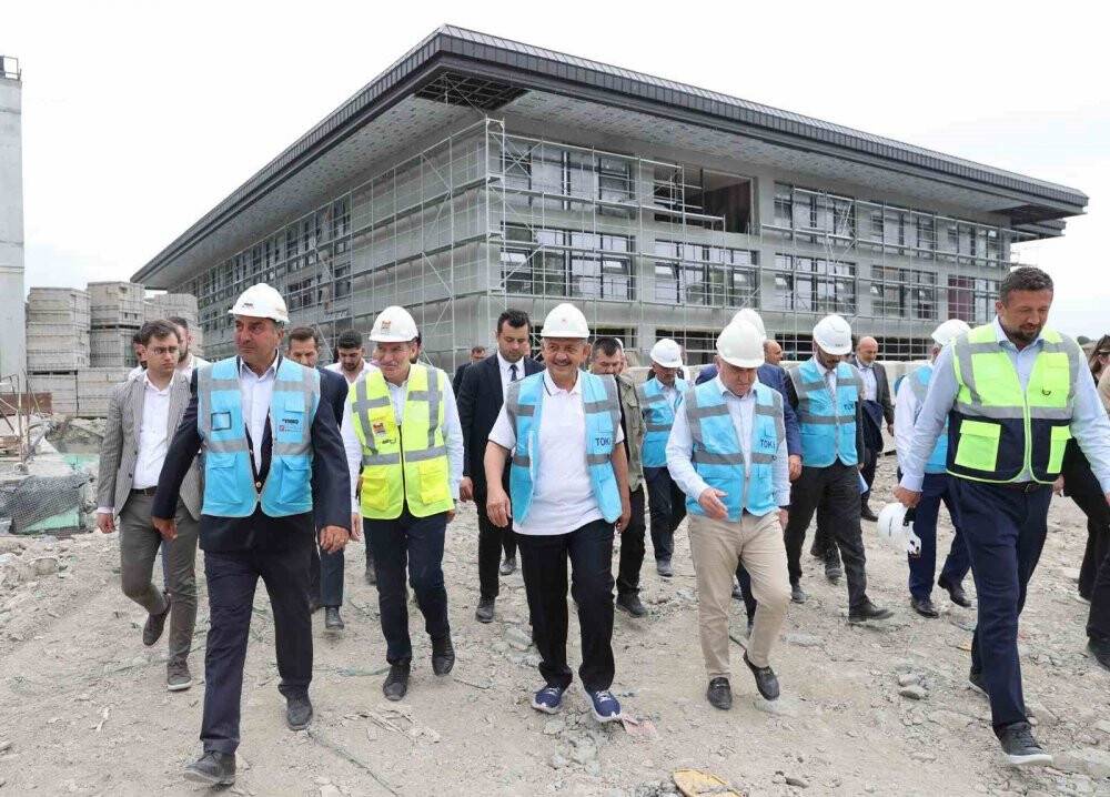 Bakanlar Abdi İpekçi Spor Kompleksi’ni inceledi