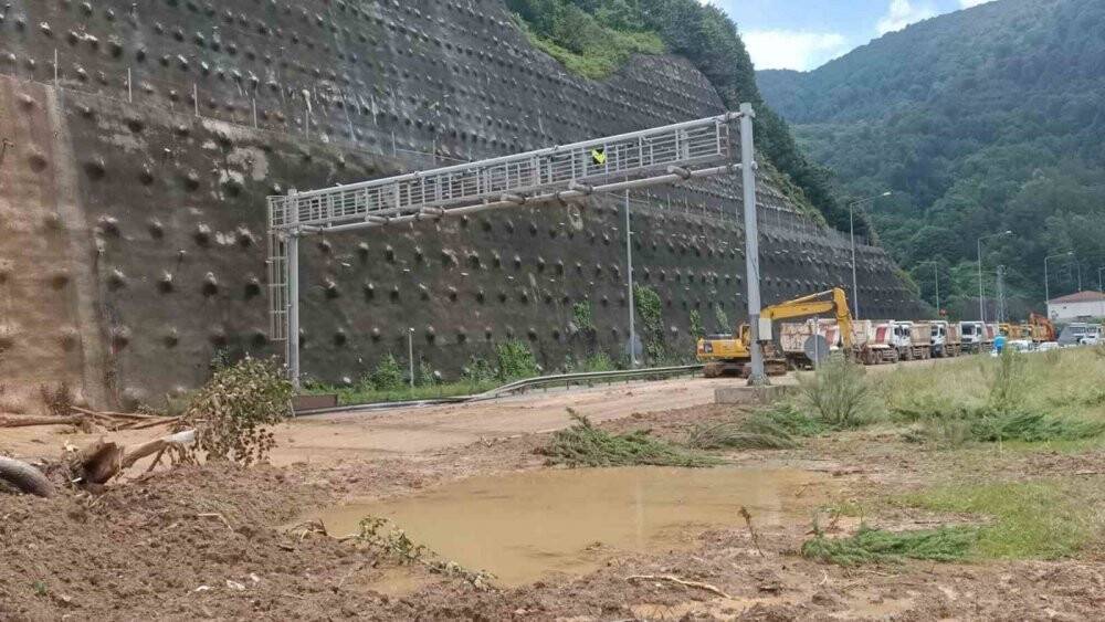 Bolu Dağı Tüneli’nde heyelanın izleri siliniyor