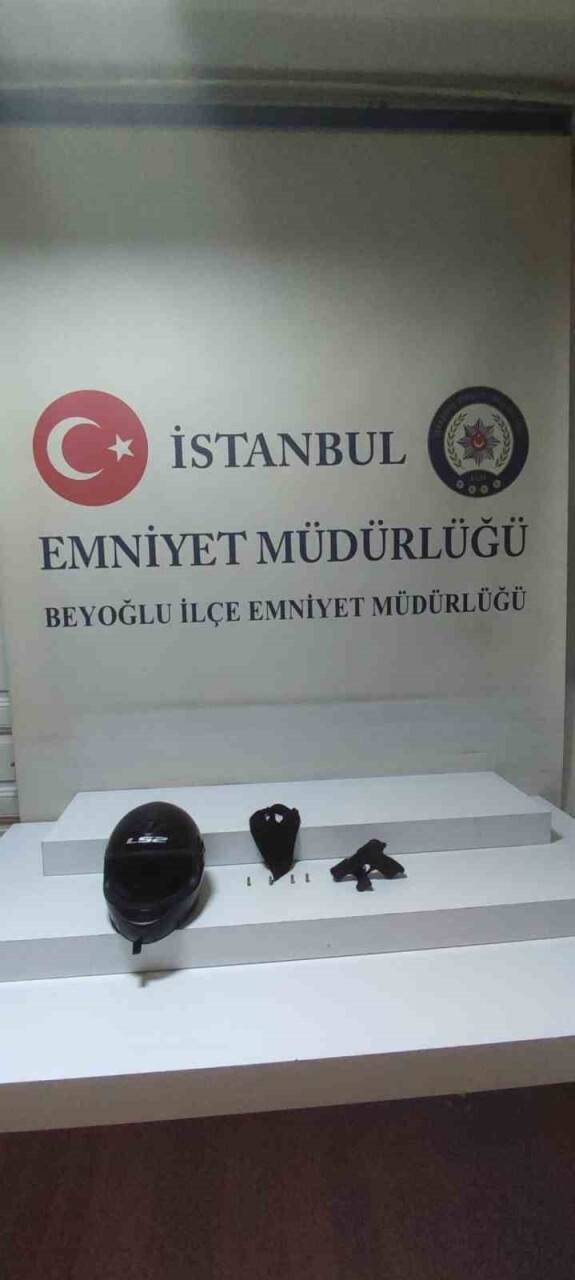 Polisin üzerine atlayarak düşürdüğü motosikletli gasp şüphelisi kovalamacayla yakalandı