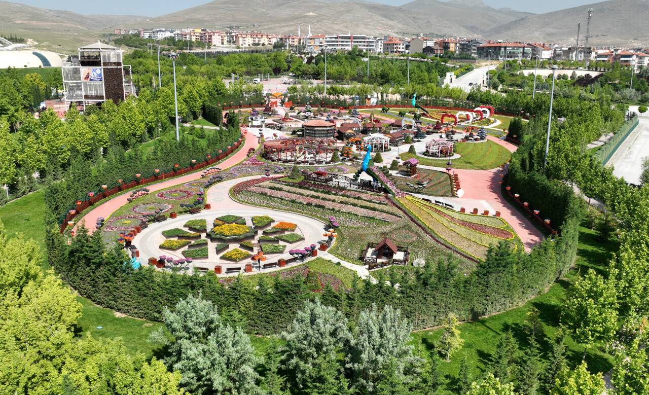 selcuklu-cicek-bahcesi-1.jpg