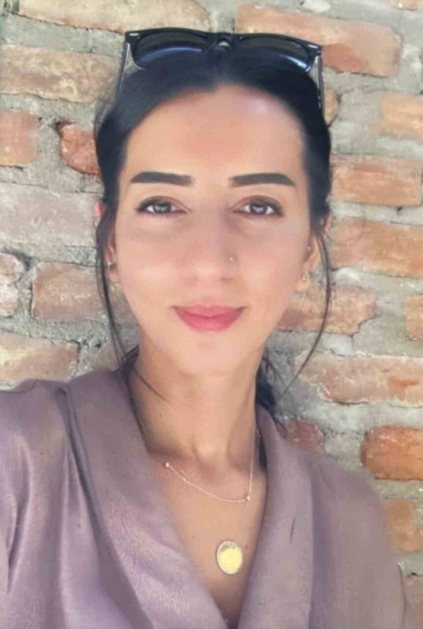 Sevgilisinin ölümünden dolayı tutuklanan zanlı kendisini savunurken şiir okudu