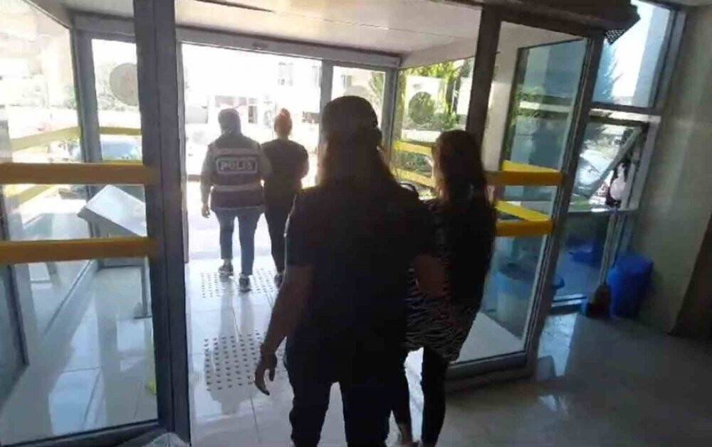 Hırsızlık şüphelisi 2 kadın tutuklandı