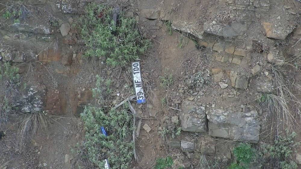 Manzara keyfi pahalıya mal oldu: Aracı uçurumdan aşağı yuvarlandı
