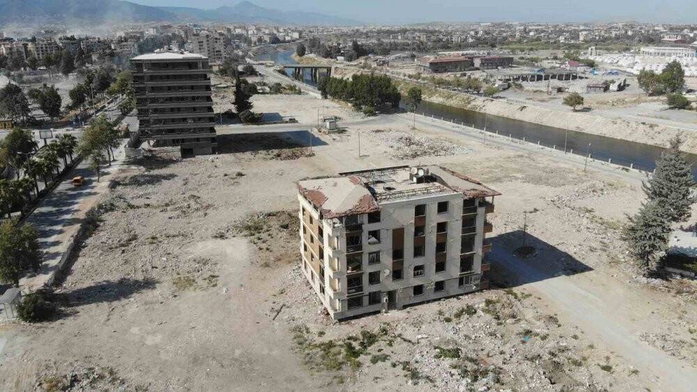 Enkaz kentte yıkımın etkisi gökyüzünden görüntülendi