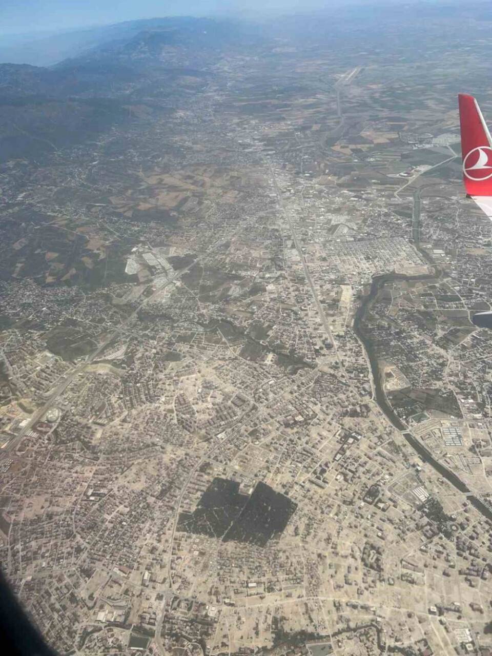 Enkaz kentte yıkımın etkisi gökyüzünden görüntülendi