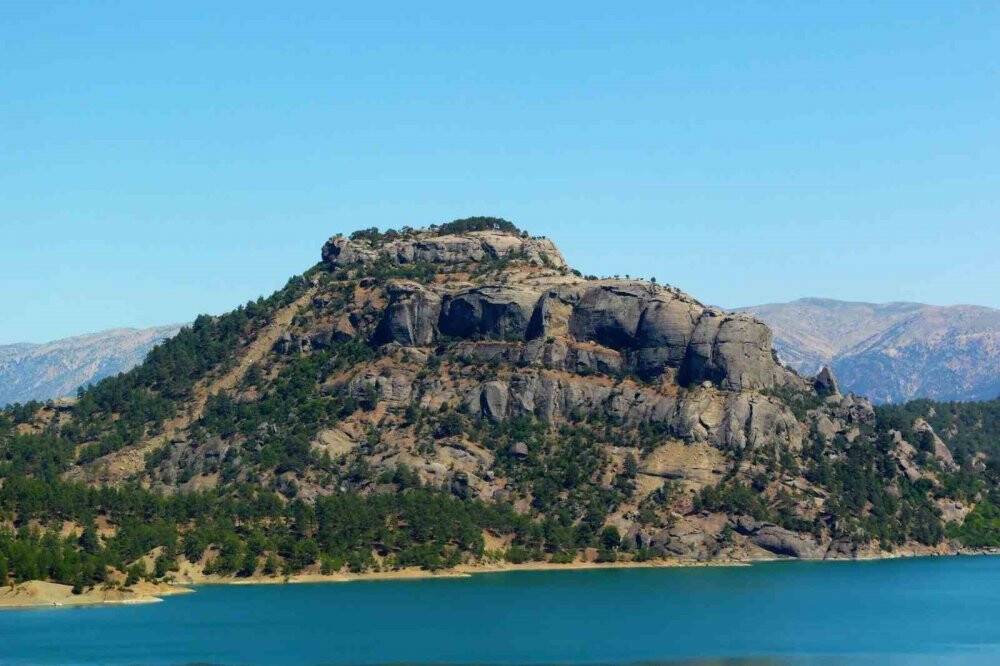 Menzelet Barajının doğal güzelliği cezbediyor