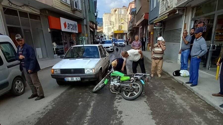 Otomobil ile motosiklet çarpıştı: Yaralılar var