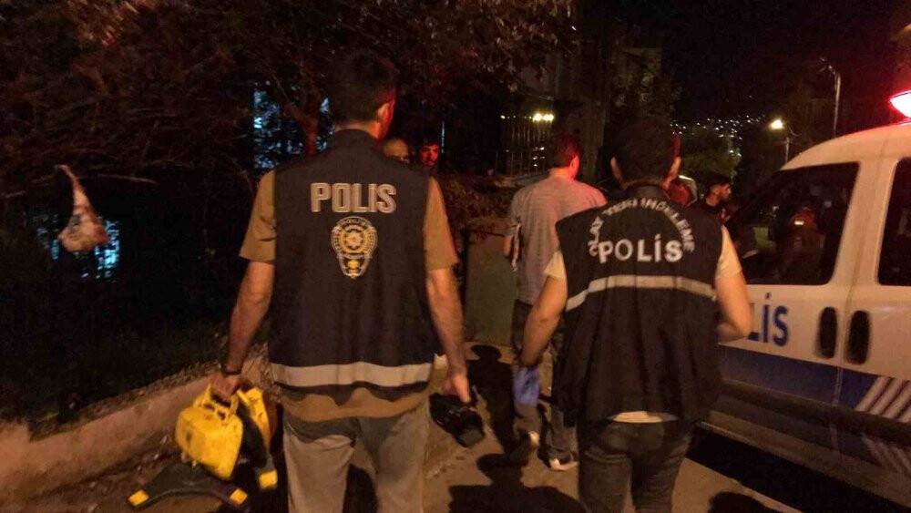 Tartışma yaşadığı husumetlisinin evini kurşunladı