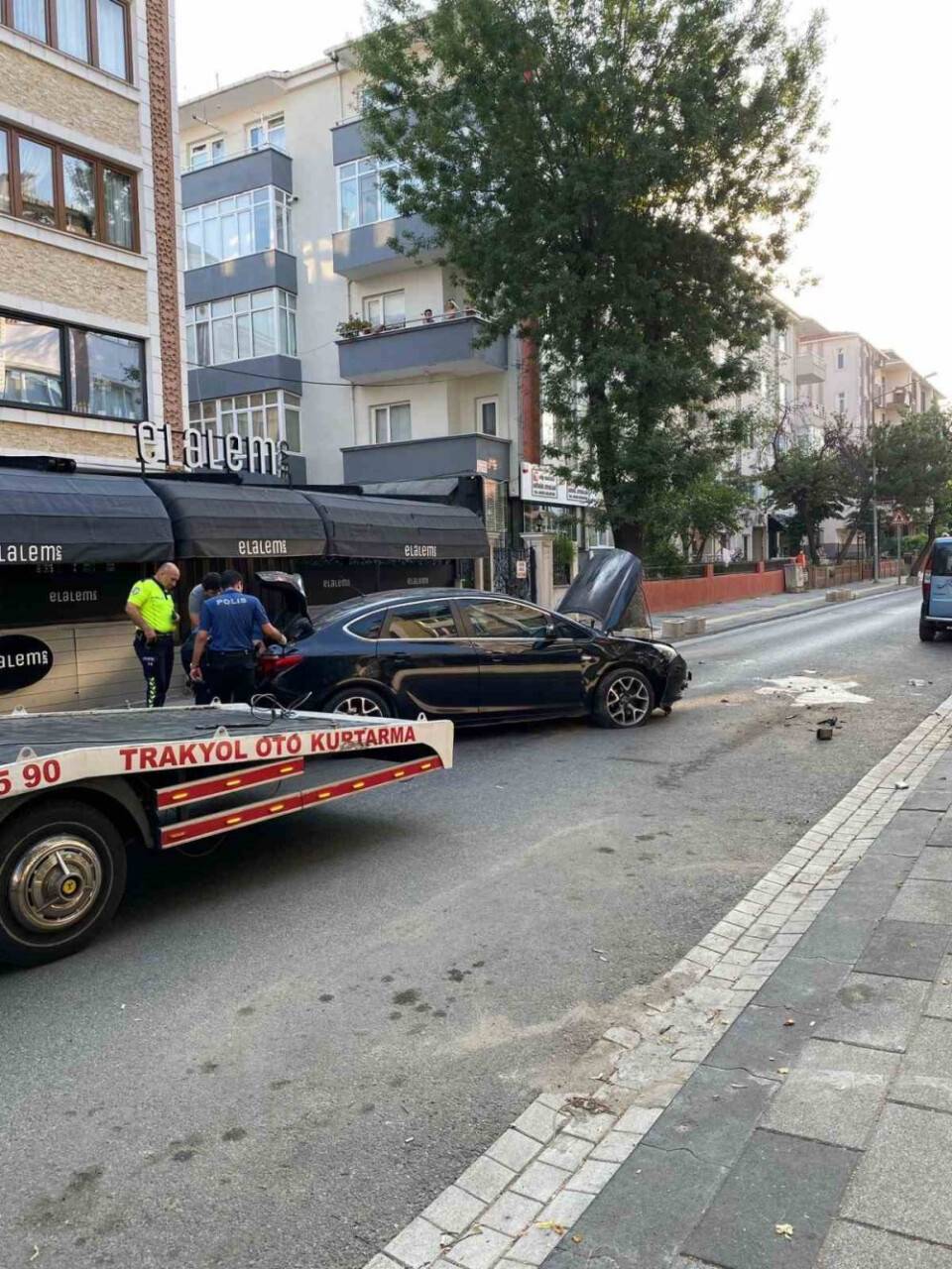Alkollü sürücünün kullandığı otomobil hızını alamadı takla attı