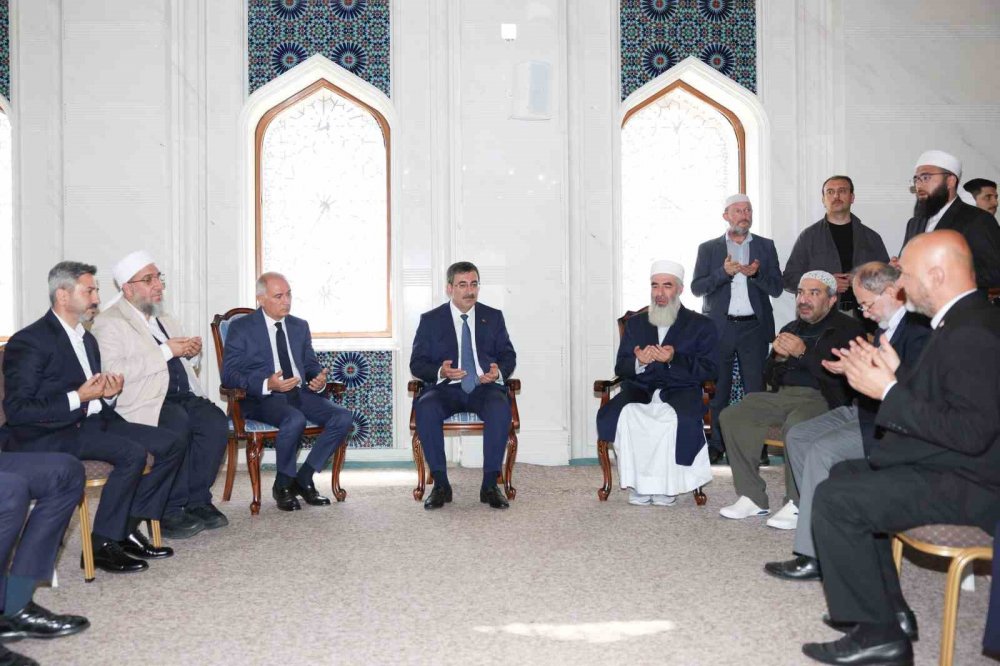 Cumhurbaşkanı Yardımcısı Yılmaz’dan El-Hüseyni’nin ailesine taziye ziyareti