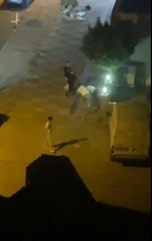 Yol verme kavgası: Darp etti, camları patlattı