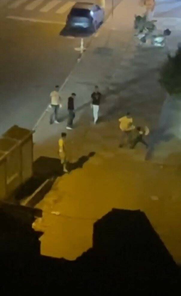 Yol verme kavgası: Darp etti, camları patlattı