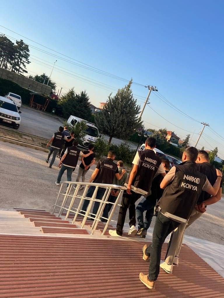 Konya’da zehir tacirlerine operasyon: 14 gözaltı