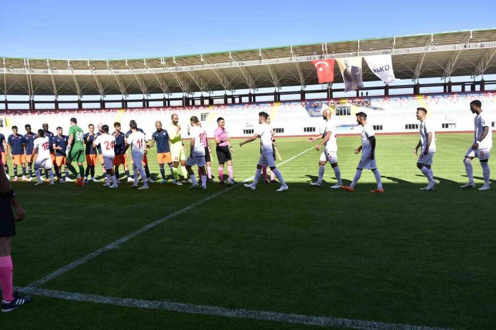 Antalyaspor hazırlık maçında Başakşehir’i yendi