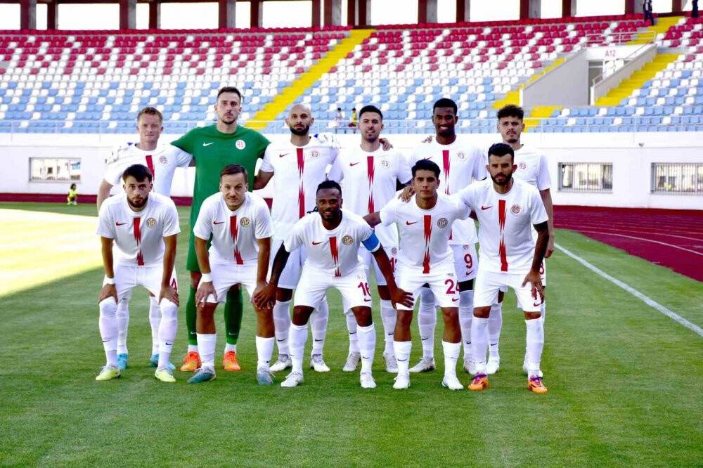 Antalyaspor hazırlık maçında Başakşehir’i yendi