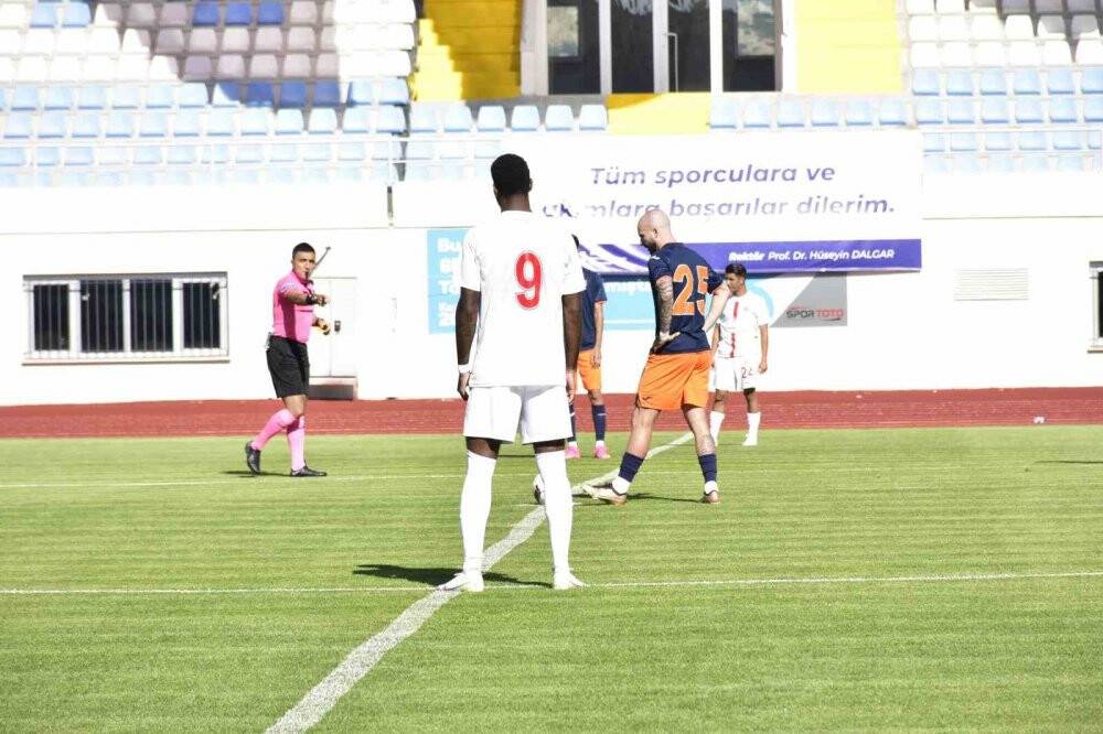 Antalyaspor hazırlık maçında Başakşehir’i yendi