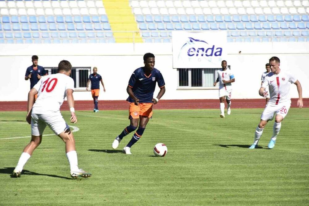 Antalyaspor hazırlık maçında Başakşehir’i yendi