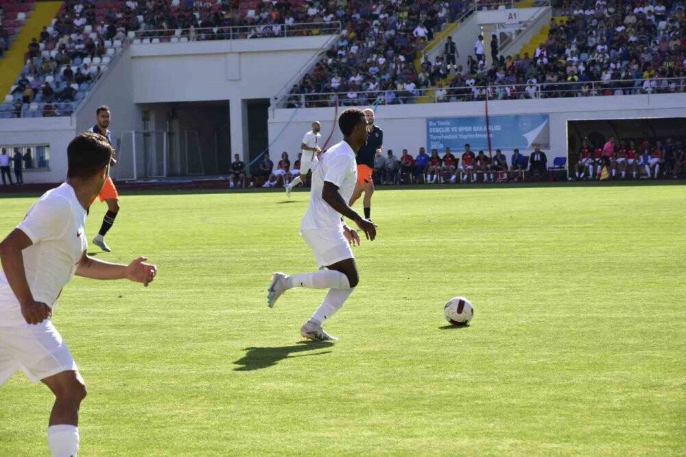 Antalyaspor hazırlık maçında Başakşehir’i yendi
