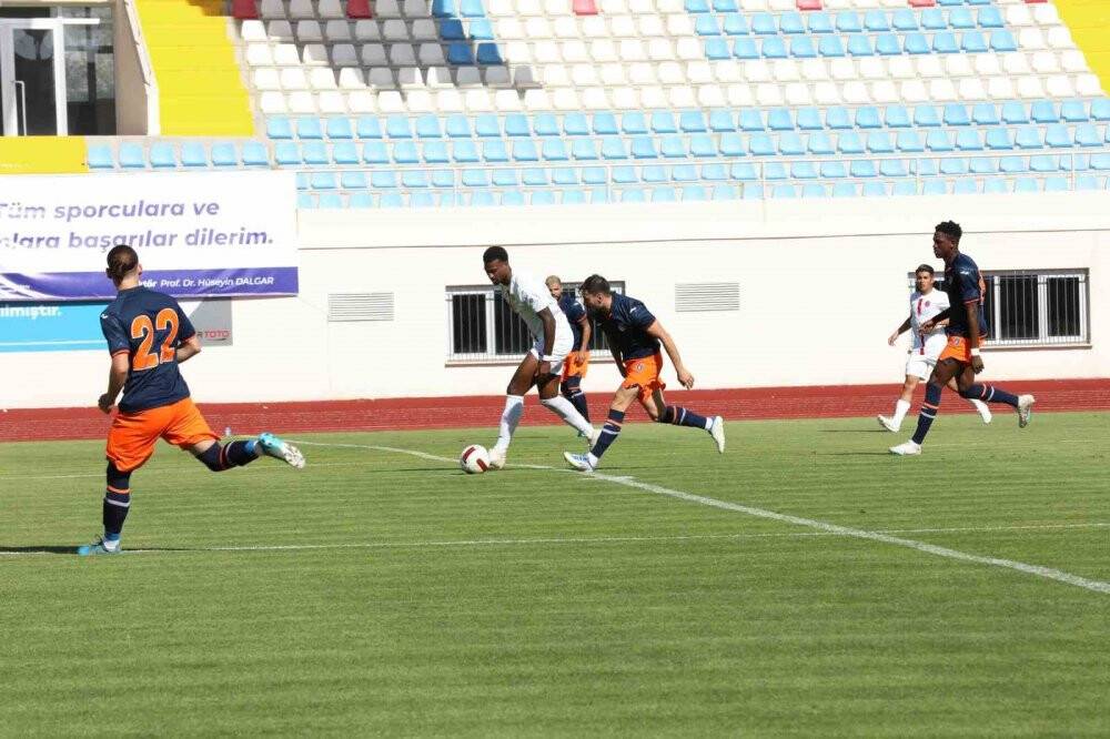 Antalyaspor hazırlık maçında Başakşehir’i yendi