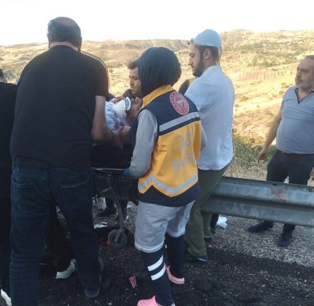 Adıyaman’da kontrolden çıkan minibüs takla attı: 7 yaralı