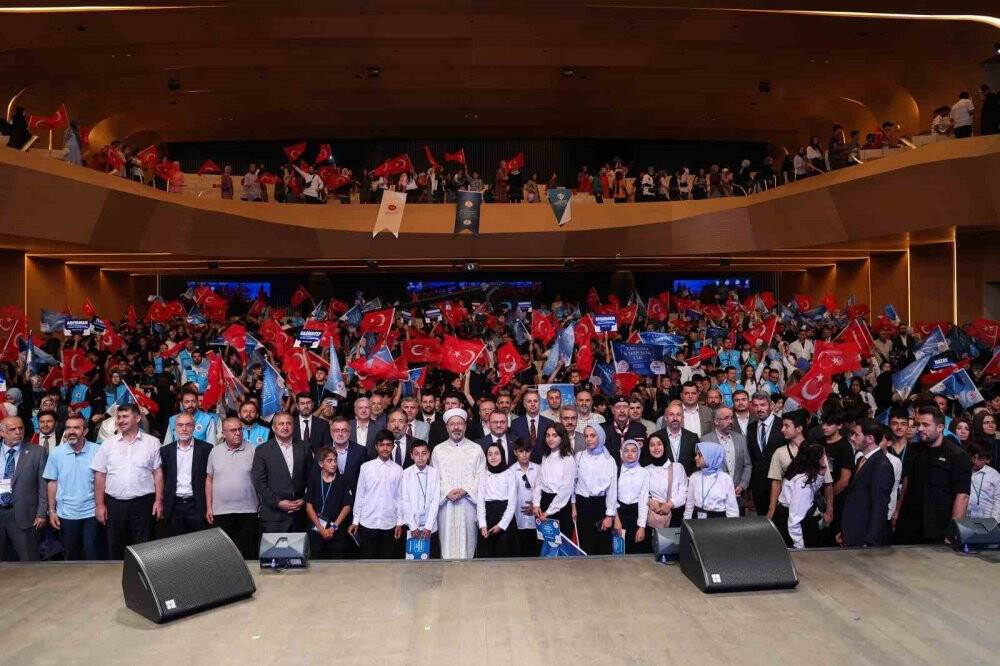 Diyanet İşleri Başkanı Erbaş: "Amacımız gençlerimizin birer ahlak timsali olarak yetişmesi "