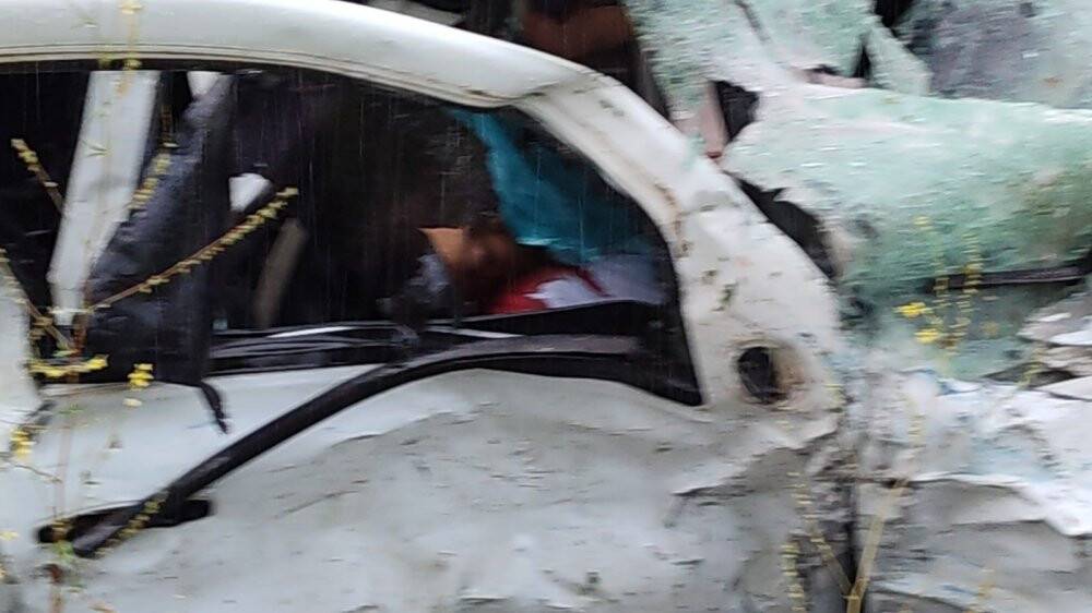 Giresun’da karşı şeride geçen otomobil minibüsle çarpıştı: 1 ölü, 10 yaralı