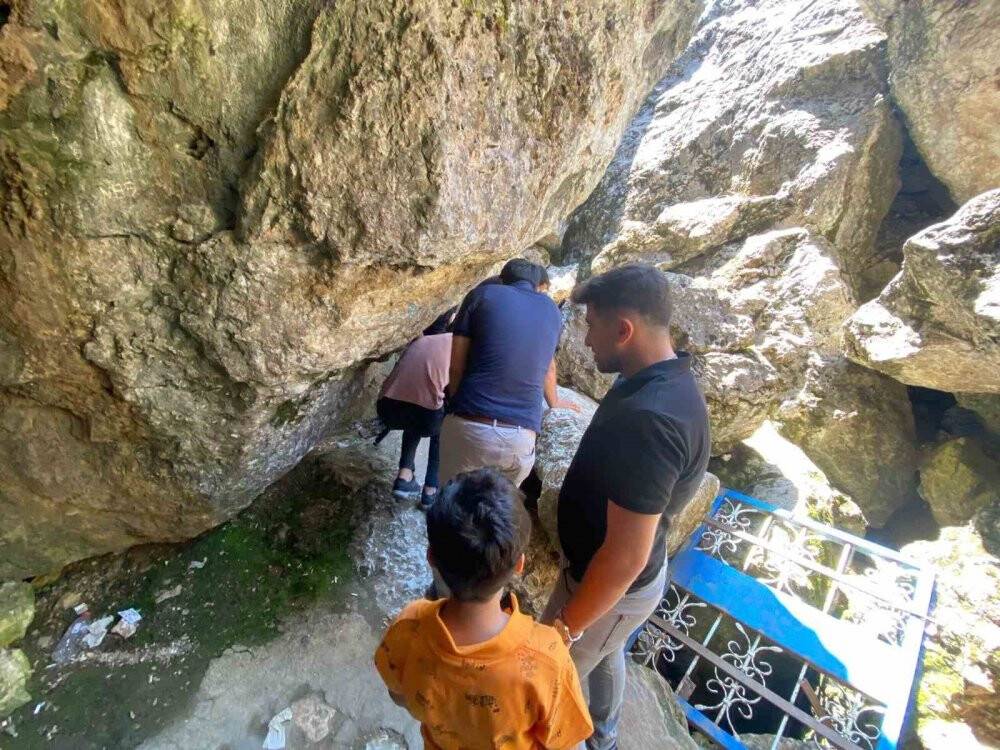 Sıcaklık rekoru kırılırken, bu mağaradaki soğukluğa 5 dakika dayanılmıyor