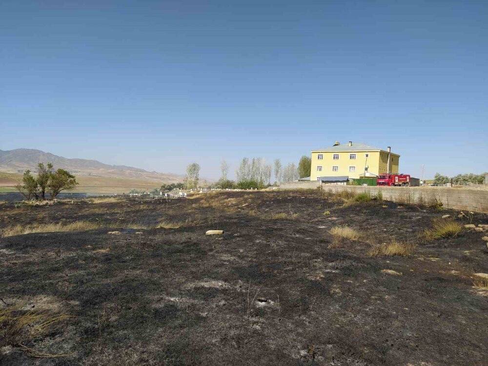 Van’da mezarlık yangını